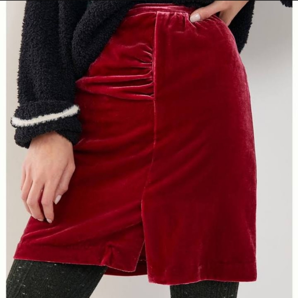 Anthropologie: NWOT, Montie raspberry velvet skirt; U.S. 6